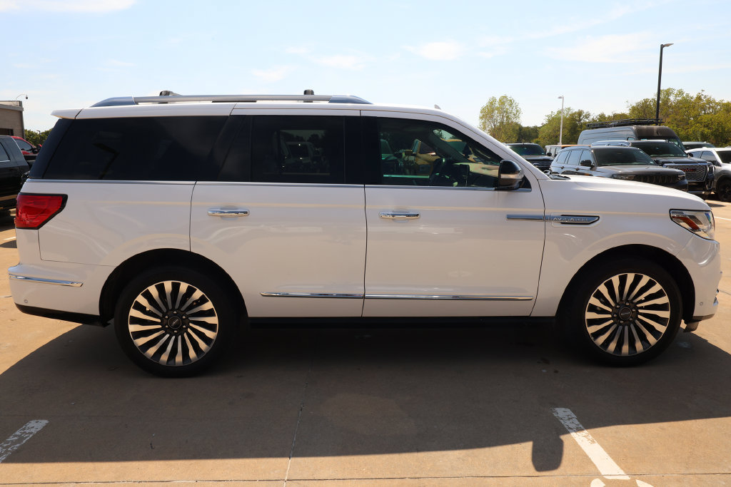 Used 2019 Lincoln Navigator Reserve w/ Cargo Package AWD/4WD image 4