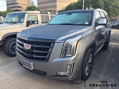Used 2020 Cadillac Escalade Premium Luxury w/ Escalade Sport Edition image 2