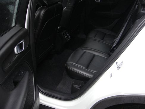 Used 2020 Volvo XC40 T5 Momentum w/ Protection Package Premier image 15