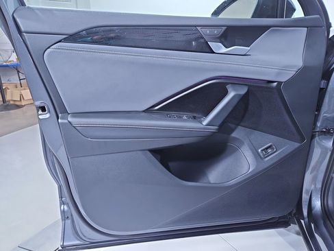 New 2025 Volkswagen Tiguan SE R-Line image 10