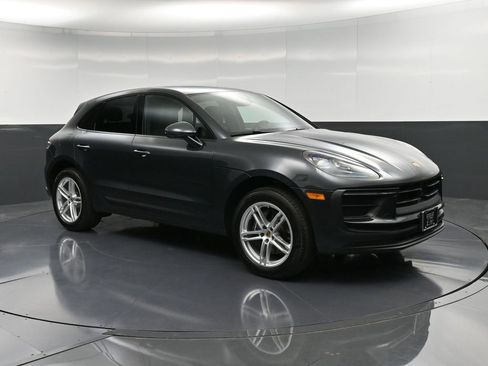 Certified 2025 Porsche Macan AWD/4WD image 10