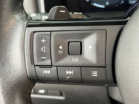 Used 2024 Nissan Rogue SL AWD/4WD image 46