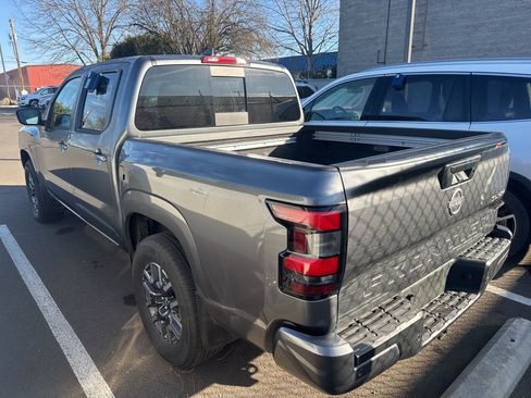 Used 2024 Nissan Frontier SL w/ Technology Package image 2