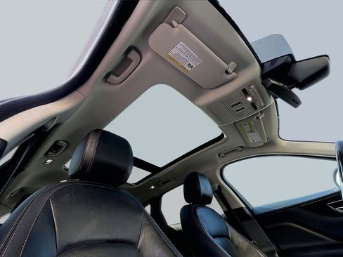 Used 2017 Jaguar F-PACE Prestige image 27