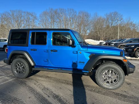 Used 2026 Jeep Wrangler Unlimited Sport AWD/4WD image 3