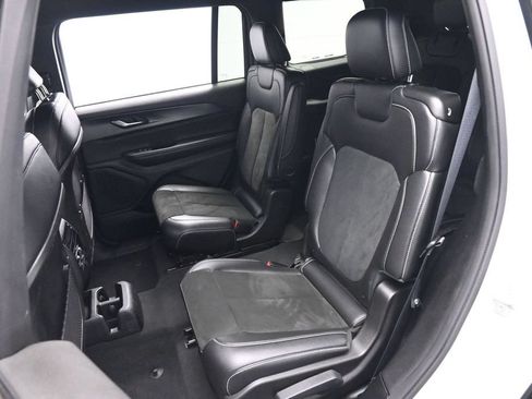 Used 2023 Jeep Grand Cherokee L Laredo AWD/4WD image 15