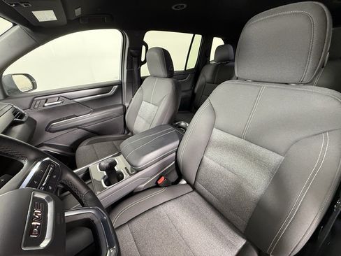 Used 2025 GMC Acadia Elevation image 27