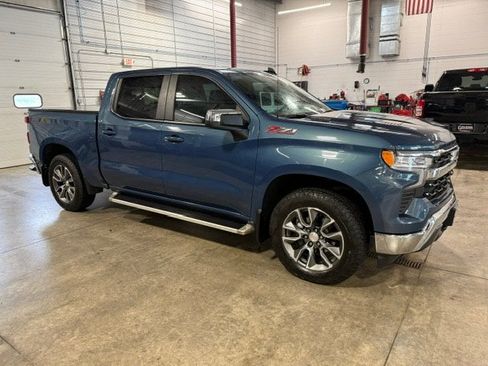 Used 2024 Chevrolet Silverado 1500 LT AWD/4WD image 6