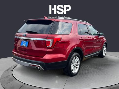Used 2017 Ford Explorer XLT w/ Equipment Group 202A FWD image 5