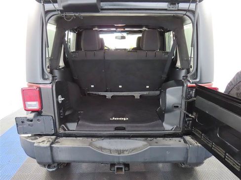 Used 2013 Jeep Wrangler Unlimited Rubicon w/ Connectivity Group AWD/4WD image 12