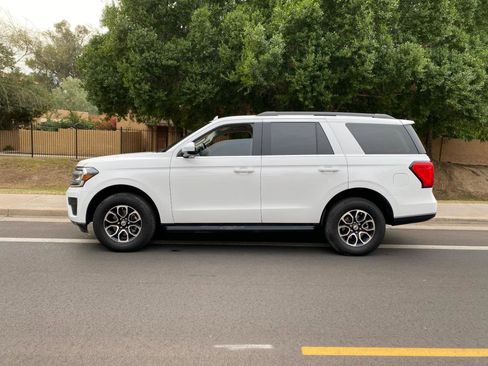 Used 2024 Ford Expedition XLT image 19