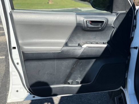 Used 2017 Toyota Tacoma SR5 image 11