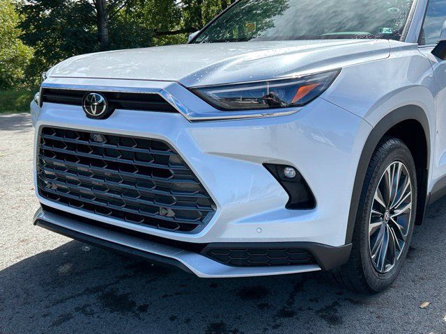 Used 2026 Toyota Grand Highlander AWD Hybrid image 9