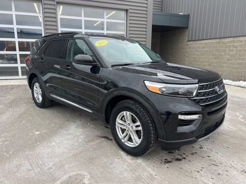 Used 2022 Ford Explorer XLT w/ Equipment Group 202A image 3