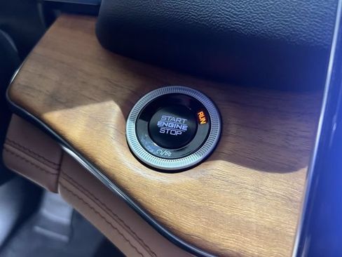 Used 2025 Jeep Grand Cherokee Summit AWD/4WD image 16