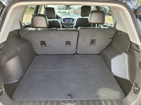 Used 2024 GMC Terrain SLT w/ Tech Package FWD image 14