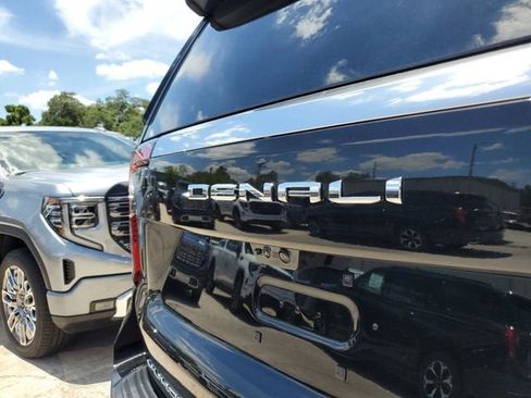 New 2026 GMC Yukon Denali w/ Denali Reserve Package AWD/4WD image 9