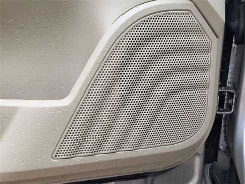 Used 2017 Ford Taurus Limited image 17