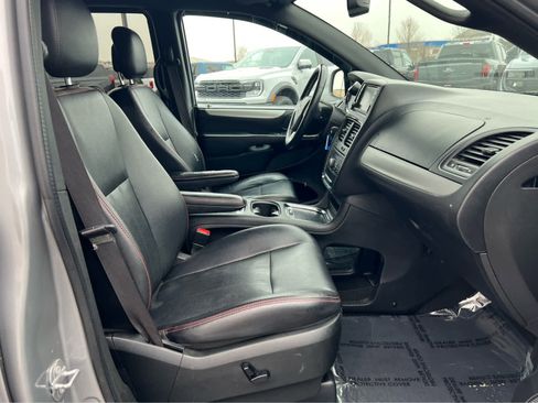 Used 2017 Dodge Grand Caravan GT image 17