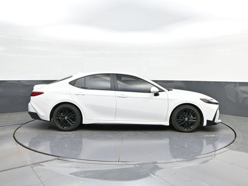 Used 2025 Toyota Camry SE image 24