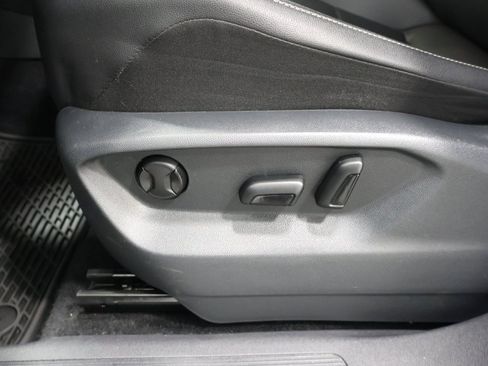 Used 2021 Volkswagen Tiguan SE image 14