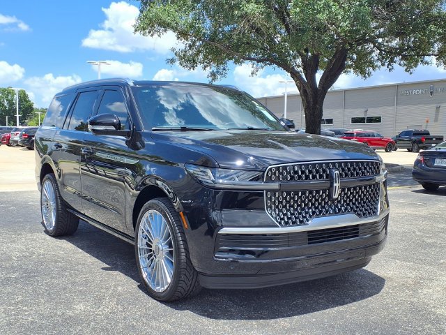 New 2026 Lincoln Navigator Reserve AWD/4WD image 4