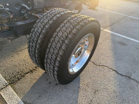 Used 2013 Ford F550 4x4 SuperCab Super Duty w/ Payload Upgrade Pkg image 5