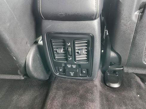 Used 2016 Jeep Grand Cherokee Limited image 23