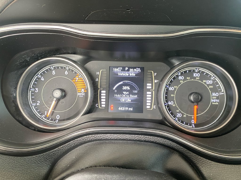 Used 2019 Jeep Cherokee Latitude Plus FWD image 20