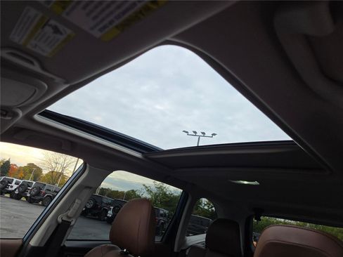 Used 2021 Subaru Forester Touring image 28