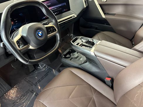 Used 2024 BMW iX xDrive50 AWD/4WD image 4