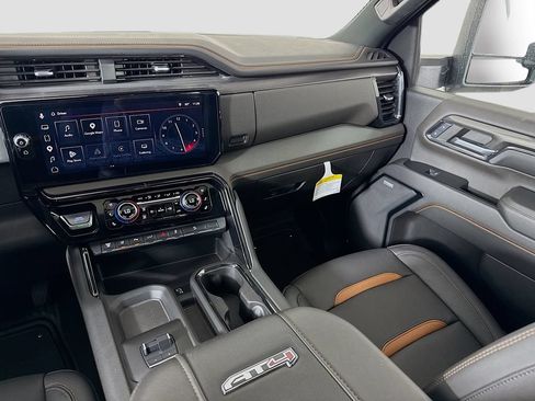 Used 2024 GMC Sierra 2500 AT4 w/ AT4 Premium Plus Package AWD/4WD image 24