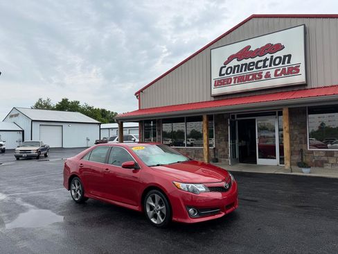 Used 2014 Toyota Camry SE FWD image 1