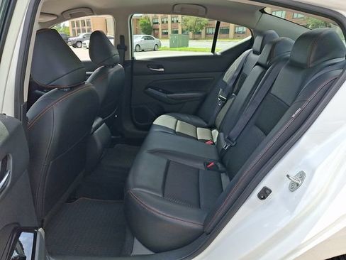 Used 2023 Nissan Altima 2.5 SR FWD image 10