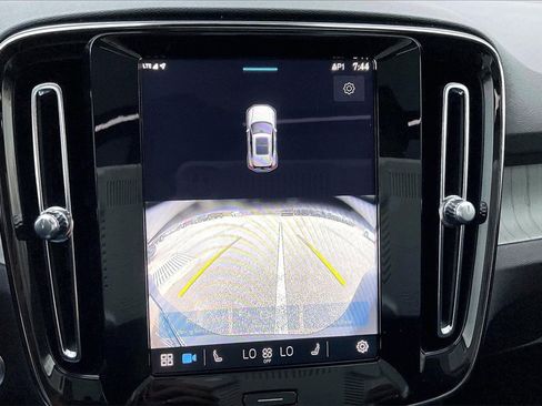 Used 2024 Volvo XC40 B5 Core image 21