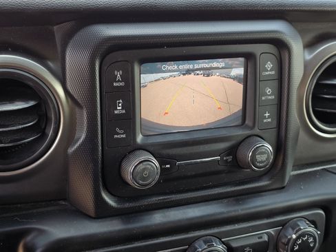 Used 2021 Jeep Wrangler Unlimited Sport AWD/4WD image 12
