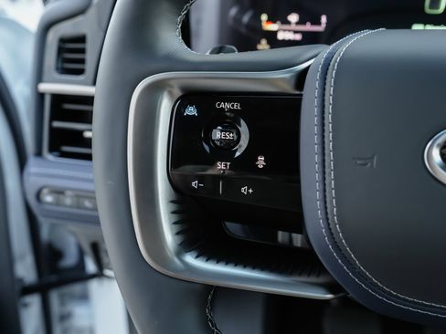 New 2026 INFINITI QX80 4WD image 17