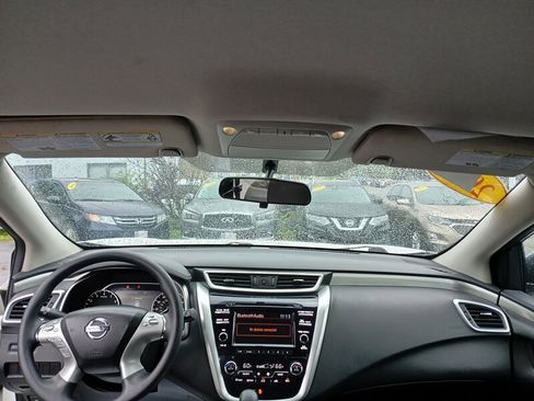 Used 2017 Nissan Murano S image 16