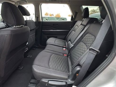Used 2024 Nissan Pathfinder SV image 16