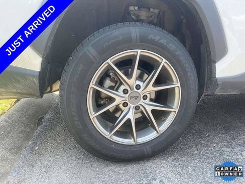 Used 2021 Toyota RAV4 LE AWD/4WD image 11