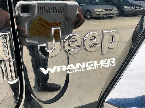 Used 2021 Jeep Wrangler Unlimited Sahara image 10