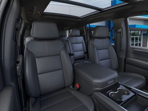 New 2026 Chevrolet Suburban RST image 16