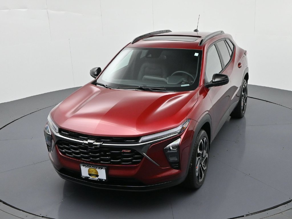 Used 2025 Chevrolet Trax RS w/ Sunroof Package FWD image 17
