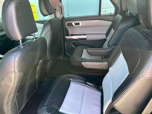 Used 2023 Ford Explorer XLT w/ Equipment Group 202A RWD image 12