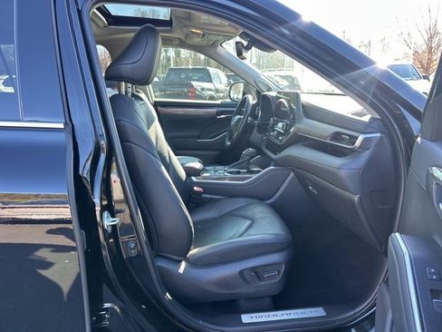 Used 2023 Toyota Highlander Limited image 12