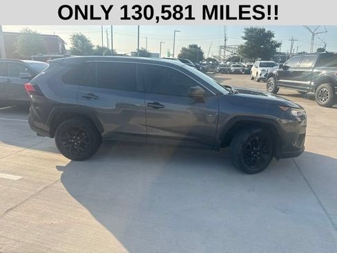 Used 2022 Toyota RAV4 LE FWD image 2