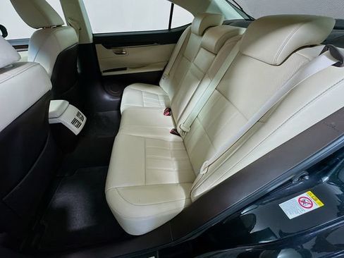 Used 2016 Lexus ES 350 w/ Luxury Package w/Wood Trim FWD image 24