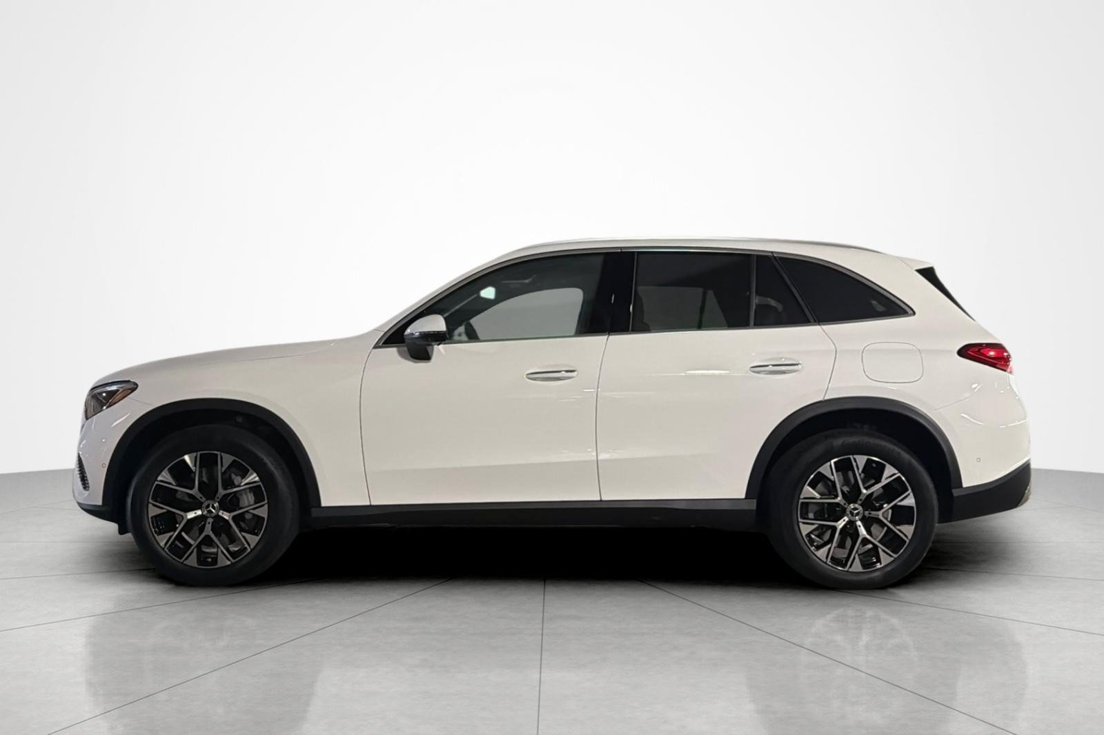New 2027 Mercedes-Benz GLC 350e 4MATIC image 2