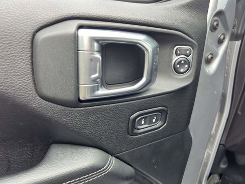 Certified 2020 Jeep Gladiator Overland image 24