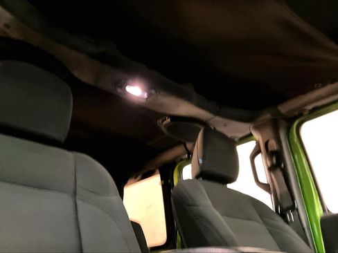 Used 2018 Jeep Wrangler Unlimited Sport image 24